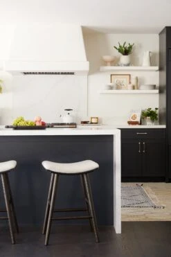 Svetta Counter Stool -Chic Furniture Sale 20190529 eaglerock home15067 retouched 71de262e a175 4367 9904 1e4ddaebaa0e