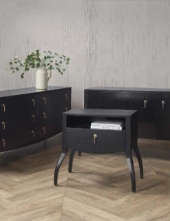 Anabella Console Table -Chic Furniture Sale 20210728 FallStudioLifestyle1287 SITECROP 77747f51 50b4 4bc6 a1fc 8e773f1973e0