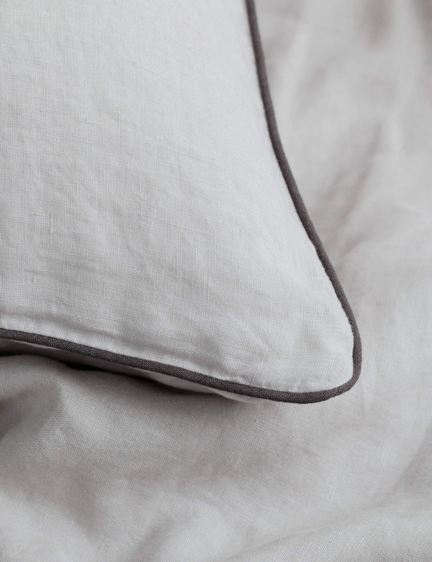 European Flax Piped Linen Euro Pillowcases (set Of 2) By Cultiver 4 European Flax Piped Linen Euro Pillowcases (set Of 2) By Cultiver - Image 4